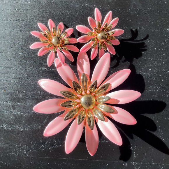Vintage Sarah Coventry Pink Flower Jewelry 1960s set (Brooch and Earrings ) - Picture 3 of 8